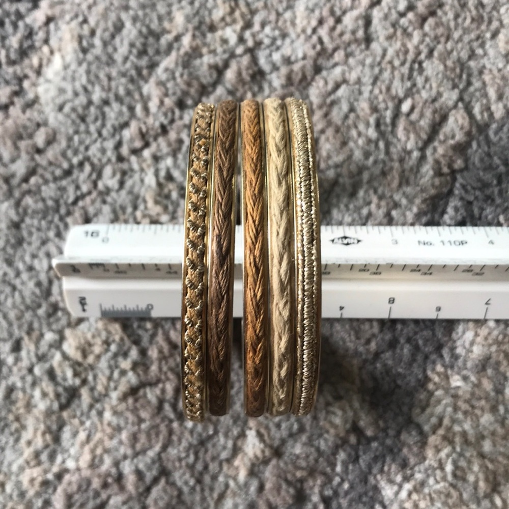 Assorted set of 5 natural bangles